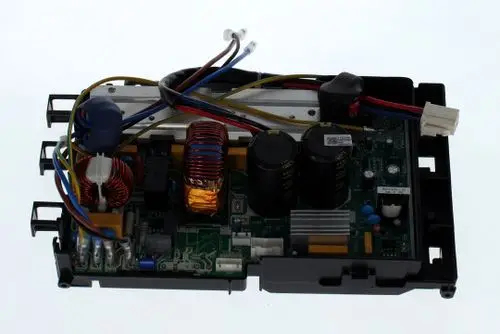 Gruppierung von elektrischen Bauteilen auf einer Platine, darunter Spulen, Widerstände und Kondensatoren. Teil der BOSCH Steuerungstechnologie im industriellen Einsatz.